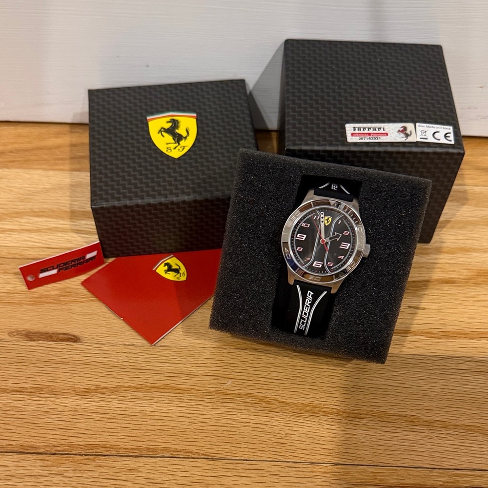 Men/Women/Kids Scuderia Ferrari Black and Red Watch